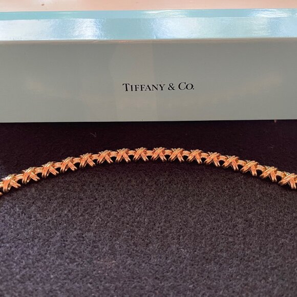 Tiffany & Co 7". 18k Yellow Gold Vintage Signature X Bracelet/Case & Box - Picture 5 of 14